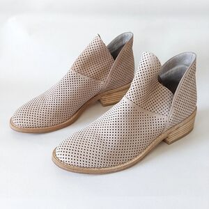 Eileen Fisher Bootie Size 7 Perforated Nubuck Leather Neutral Ankle Stacked Heel